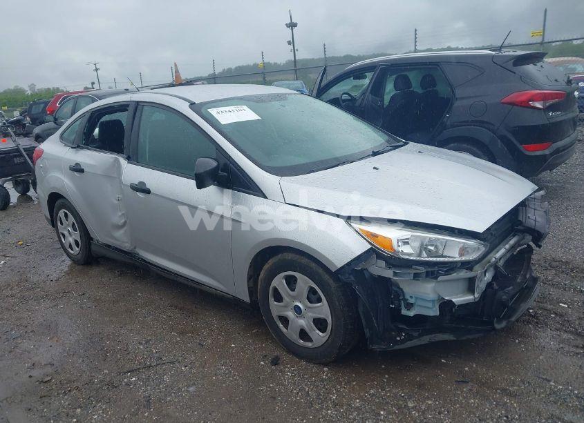 2018 Ford Focus S (VIN 1FADP3E23JL219579) main photo