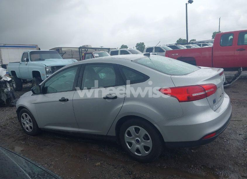 Photo 14 of 2018 Ford Focus S (VIN 1FADP3E23JL219579)