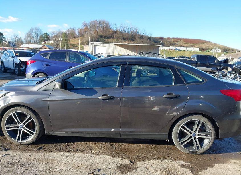 Photo 14 of 2018 Ford Focus S (VIN 1FADP3E23JL235281)