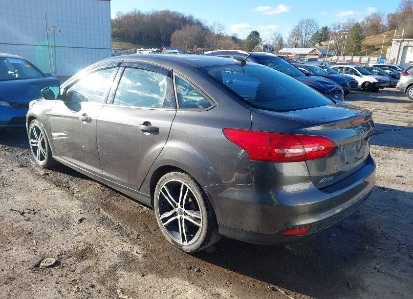 Photo 3 of 2018 Ford Focus S (VIN 1FADP3E23JL235281)