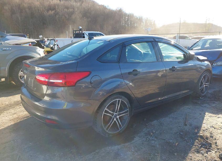 Photo 4 of 2018 Ford Focus S (VIN 1FADP3E23JL235281)
