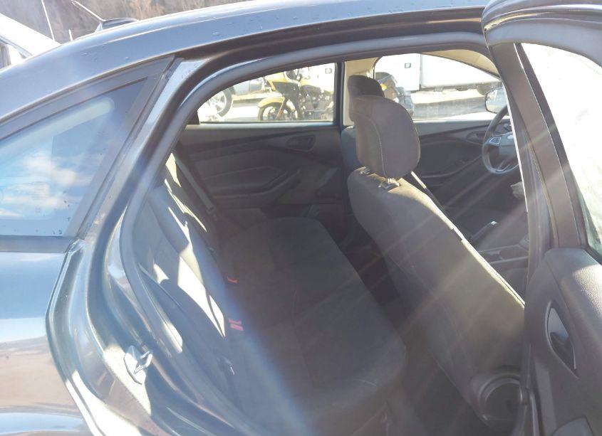 Photo 8 of 2018 Ford Focus S (VIN 1FADP3E23JL235281)