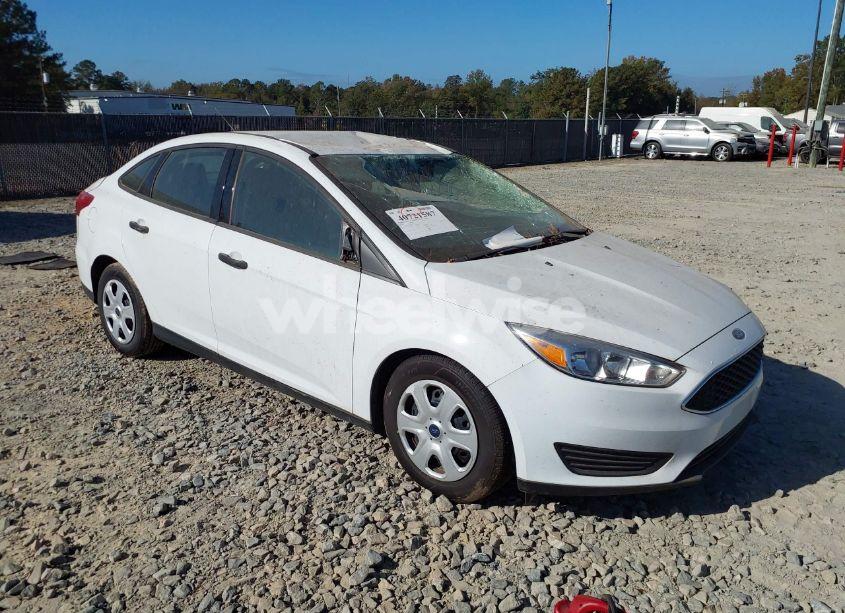 2018 Ford Focus S (VIN 1FADP3E23JL249097) main photo