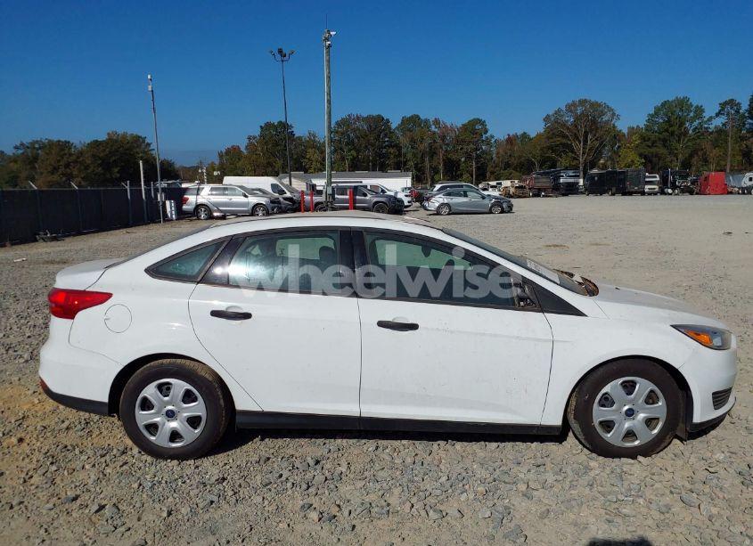 Photo 13 of 2018 Ford Focus S (VIN 1FADP3E23JL249097)