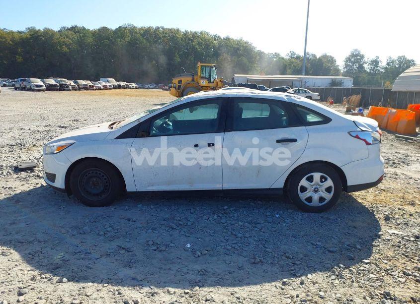 Photo 14 of 2018 Ford Focus S (VIN 1FADP3E23JL249097)