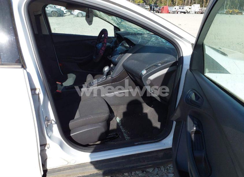 Photo 5 of 2018 Ford Focus S (VIN 1FADP3E23JL249097)