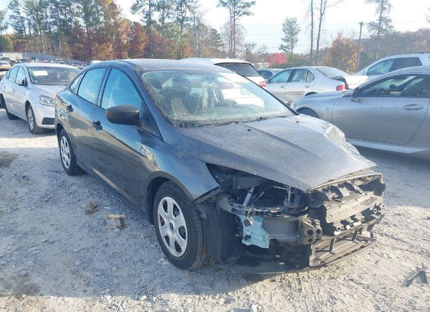 2018 Ford Focus S (VIN 1FADP3E23JL284402) main photo