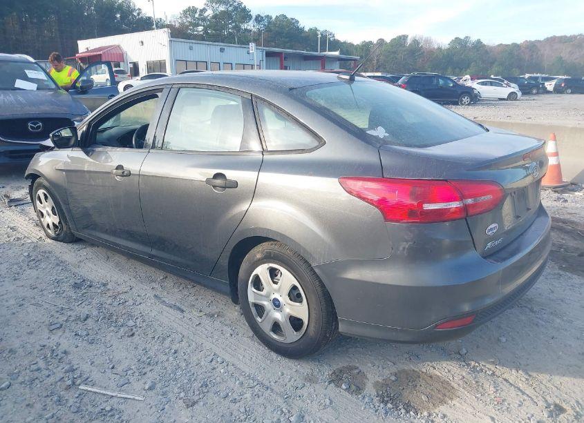 Photo 3 of 2018 Ford Focus S (VIN 1FADP3E23JL284402)