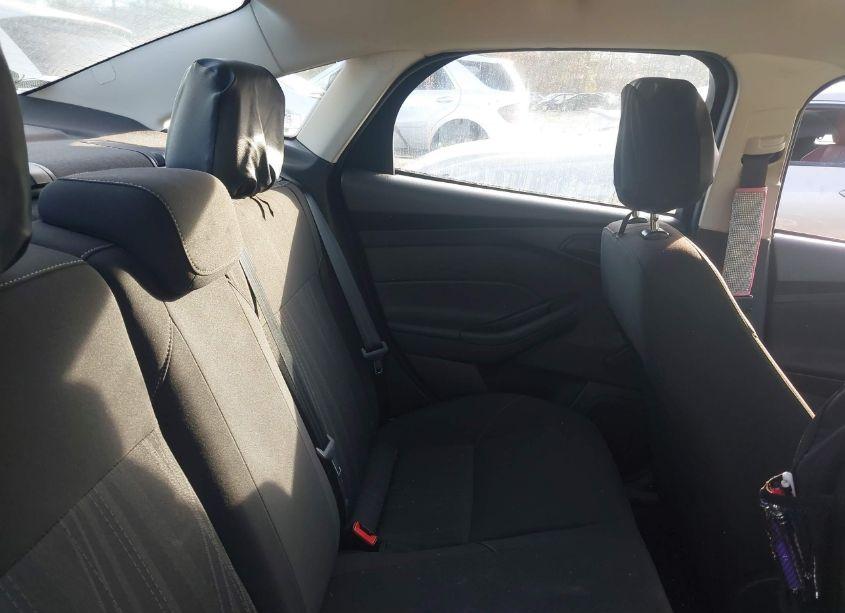 Photo 8 of 2018 Ford Focus S (VIN 1FADP3E23JL284402)