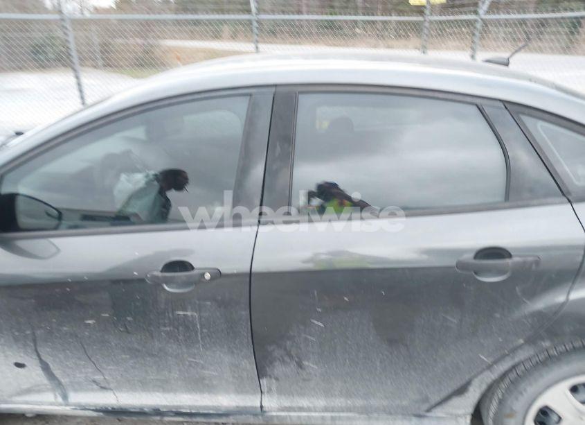 Photo 14 of 2018 Ford Focus S (VIN 1FADP3E23JL300064)