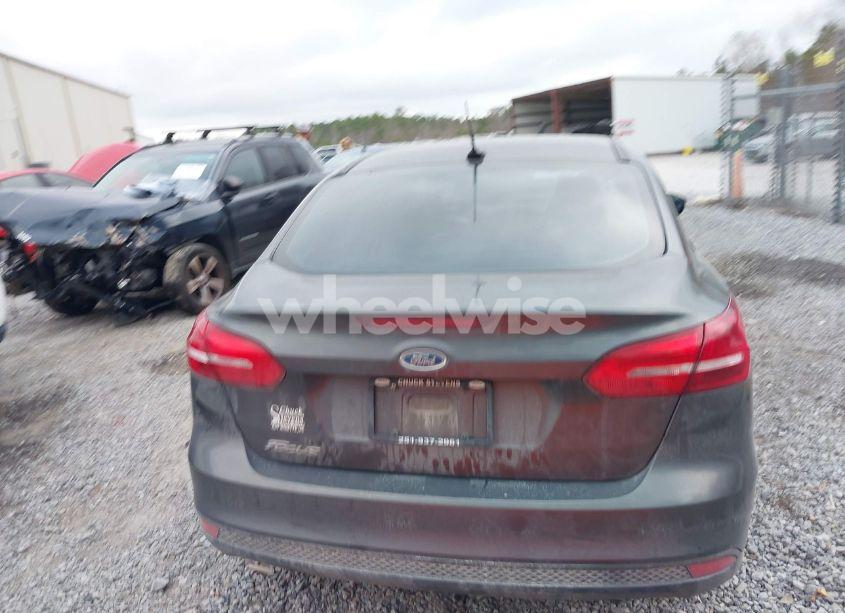 Photo 16 of 2018 Ford Focus S (VIN 1FADP3E23JL300064)