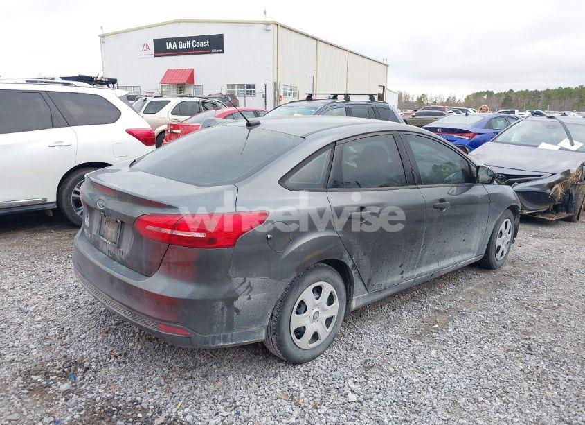 Photo 4 of 2018 Ford Focus S (VIN 1FADP3E23JL300064)