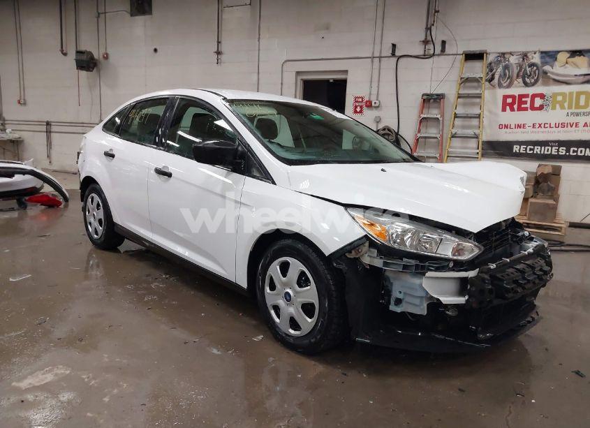 2018 Ford Focus S (VIN 1FADP3E23JL306611) main photo