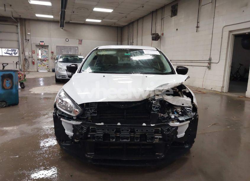 Photo 13 of 2018 Ford Focus S (VIN 1FADP3E23JL306611)