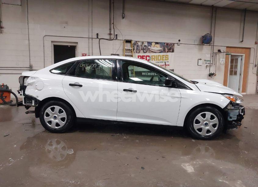 Photo 14 of 2018 Ford Focus S (VIN 1FADP3E23JL306611)