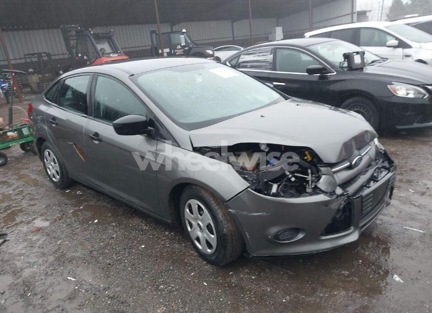 2013 Ford Focus S (VIN 1FADP3E24DL324281) main photo