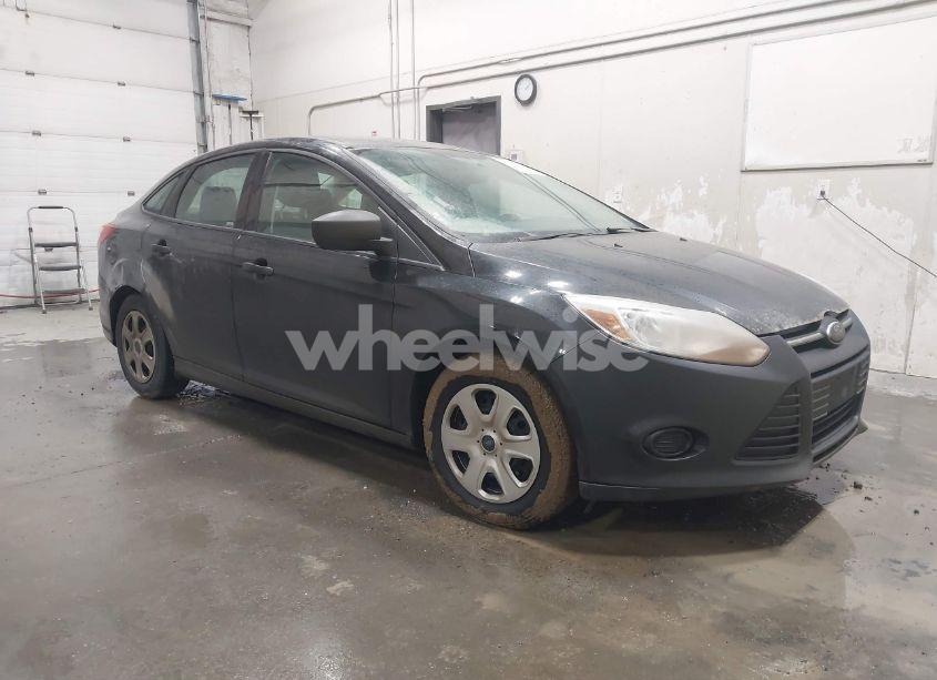2014 Ford Focus S (VIN 1FADP3E24EL382957) main photo