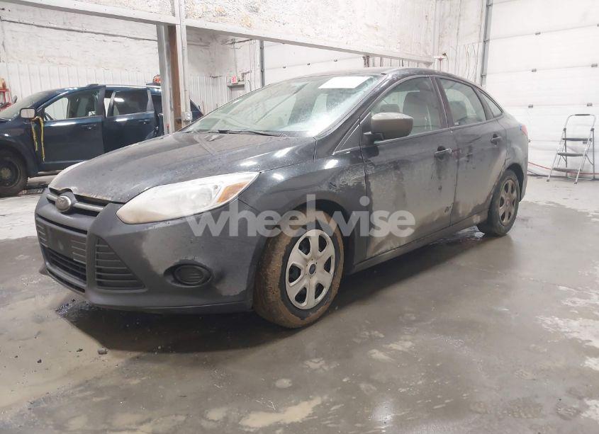 Photo 2 of 2014 Ford Focus S (VIN 1FADP3E24EL382957)