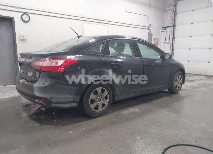 Photo 4 of 2014 Ford Focus S (VIN 1FADP3E24EL382957)