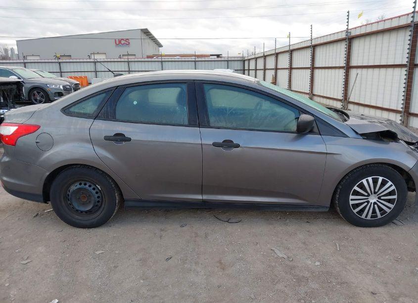 Photo 13 of 2014 Ford Focus S (VIN 1FADP3E24EL406433)