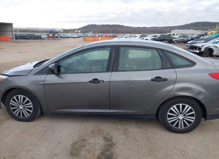 Photo 14 of 2014 Ford Focus S (VIN 1FADP3E24EL406433)