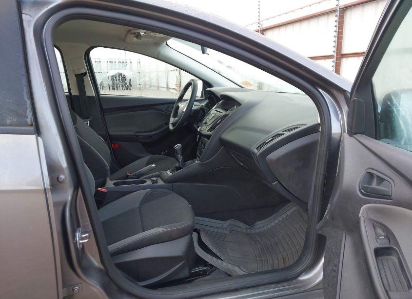 Photo 5 of 2014 Ford Focus S (VIN 1FADP3E24EL406433)