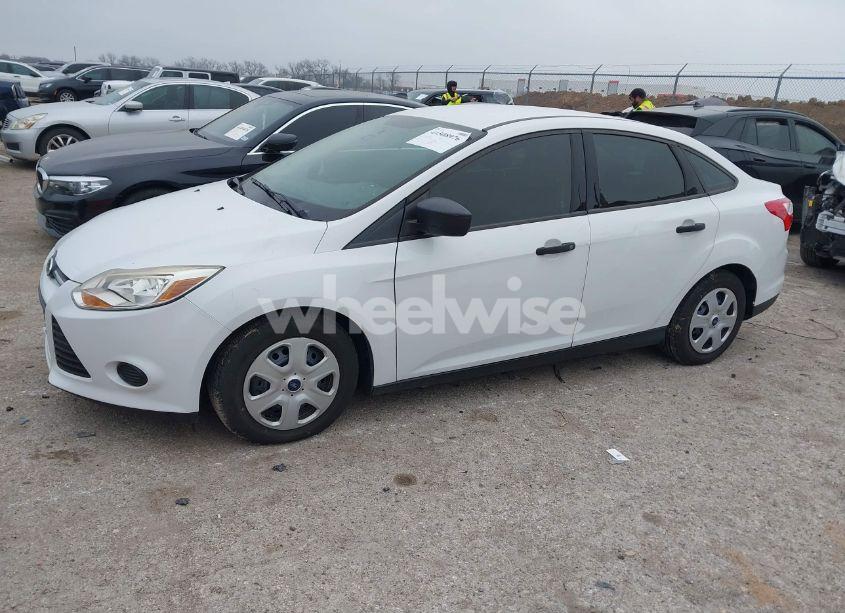 Photo 2 of 2014 Ford Focus S (VIN 1FADP3E24EL419487)