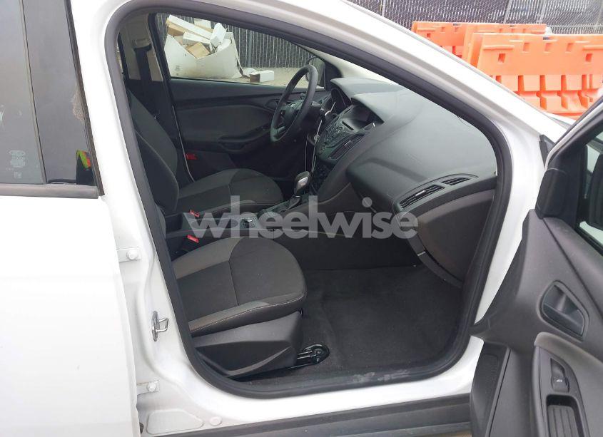 Photo 5 of 2014 Ford Focus S (VIN 1FADP3E24EL419487)