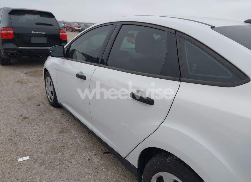 Photo 6 of 2014 Ford Focus S (VIN 1FADP3E24EL419487)