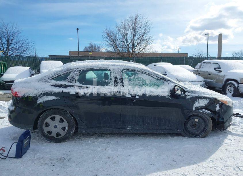 Photo 12 of 2015 Ford Focus S (VIN 1FADP3E24FL381342)