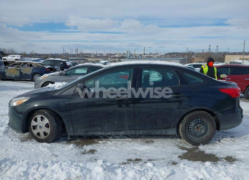 Photo 13 of 2015 Ford Focus S (VIN 1FADP3E24FL381342)