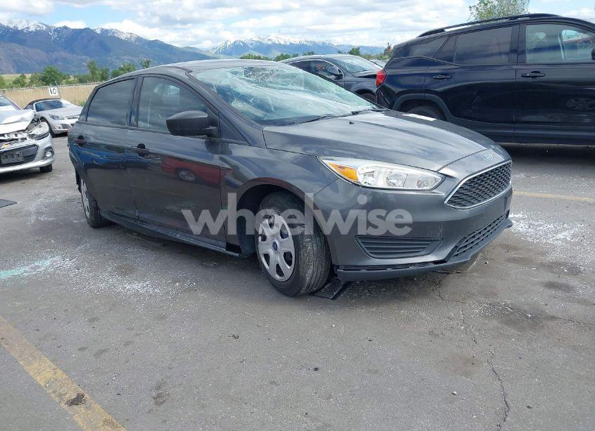 2016 Ford Focus S (VIN 1FADP3E24GL379740) main photo