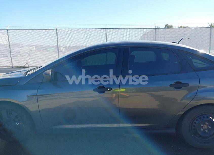 Photo 15 of 2016 Ford Focus S (VIN 1FADP3E24GL390687)