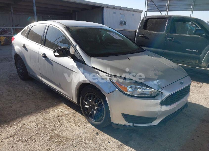 2017 Ford Focus S (VIN 1FADP3E24HL229595) main photo