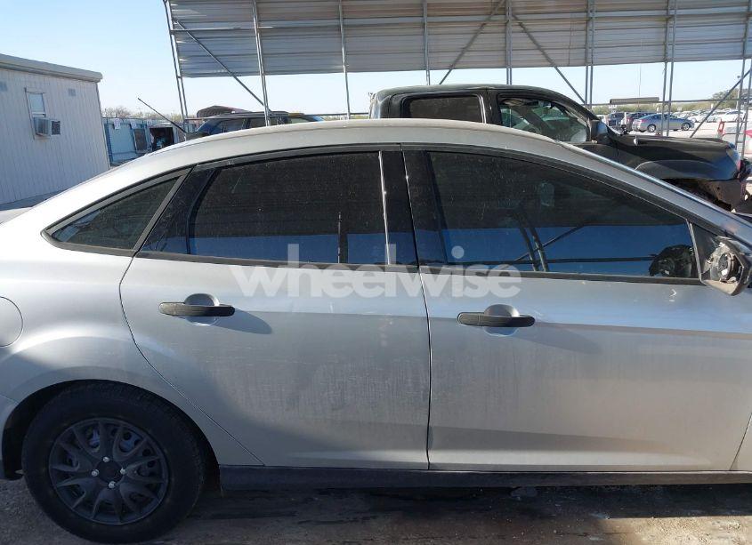 Photo 13 of 2017 Ford Focus S (VIN 1FADP3E24HL229595)