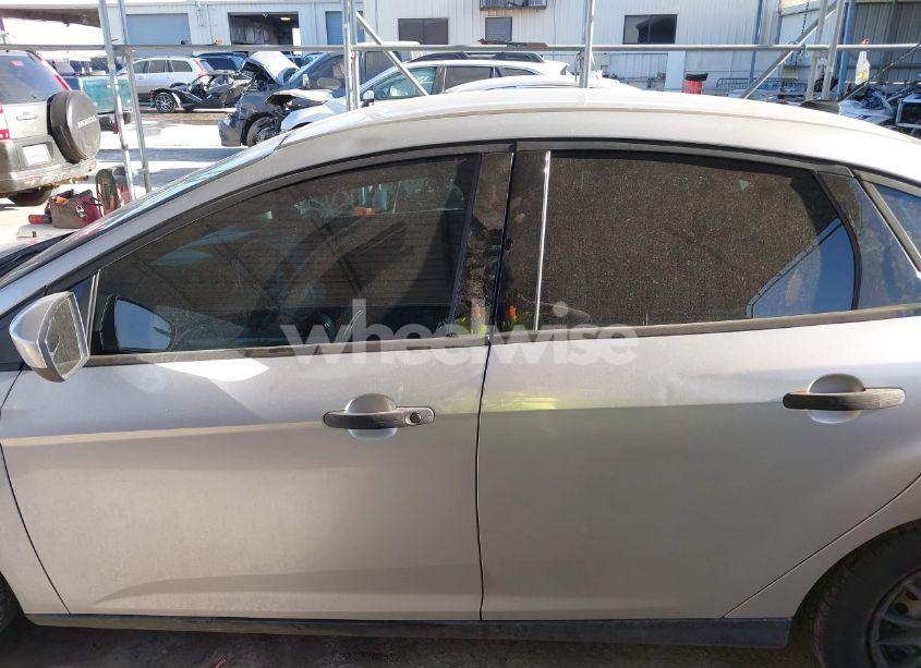 Photo 14 of 2017 Ford Focus S (VIN 1FADP3E24HL229595)