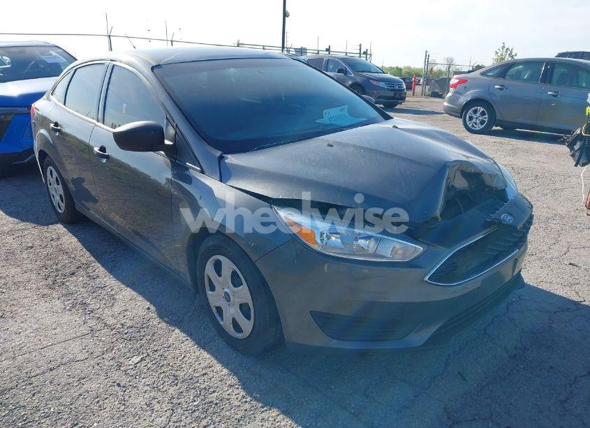 2017 Ford Focus S (VIN 1FADP3E24HL283642) main photo