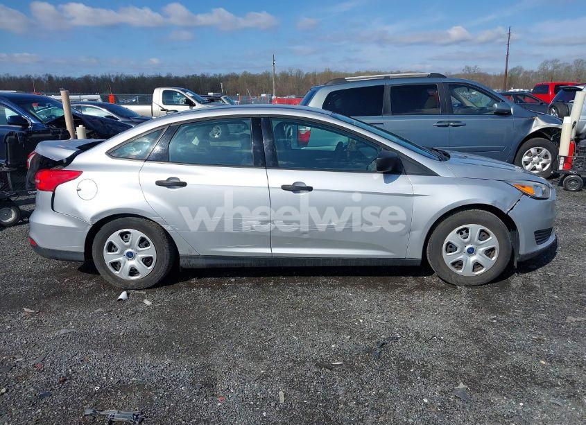 Photo 13 of 2017 Ford Focus S (VIN 1FADP3E24HL338624)