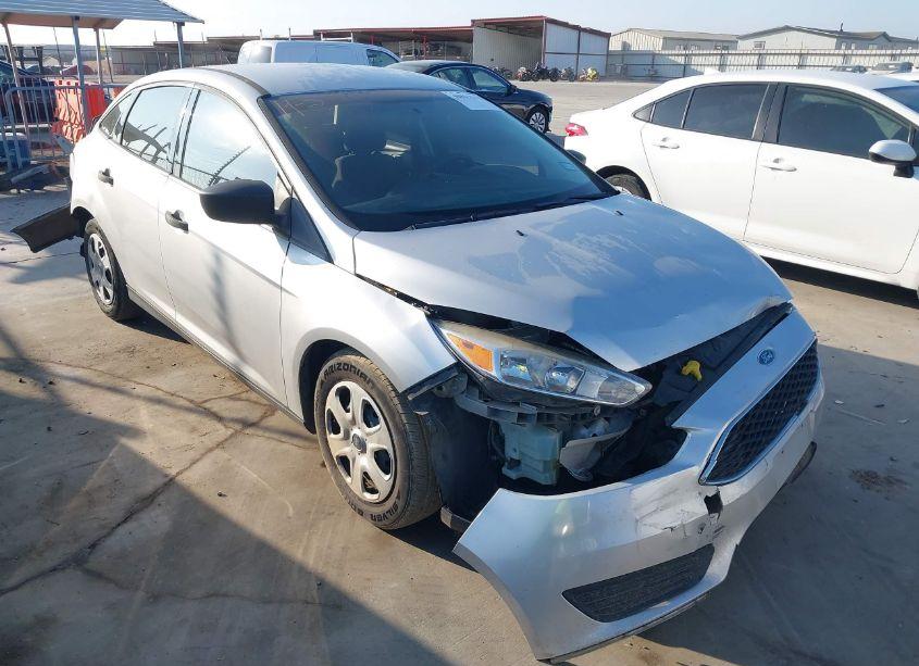 2018 Ford Focus S (VIN 1FADP3E24JL204296) main photo