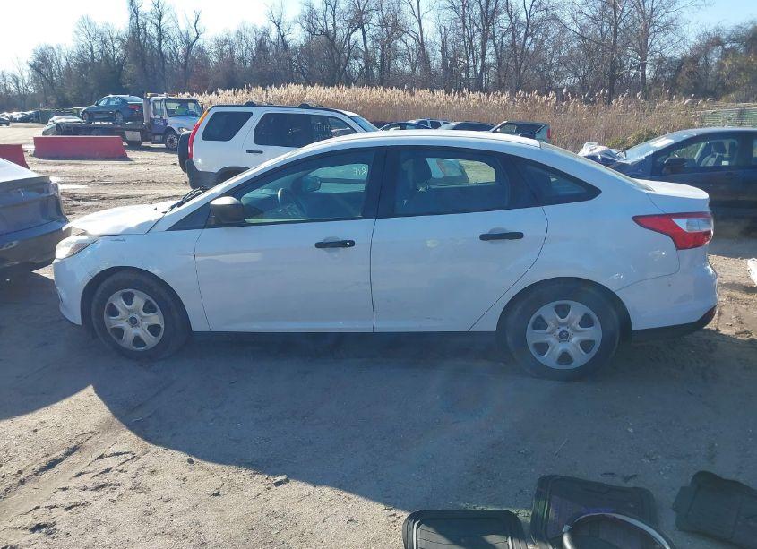 Photo 15 of 2013 Ford Focus S (VIN 1FADP3E25DL331790)