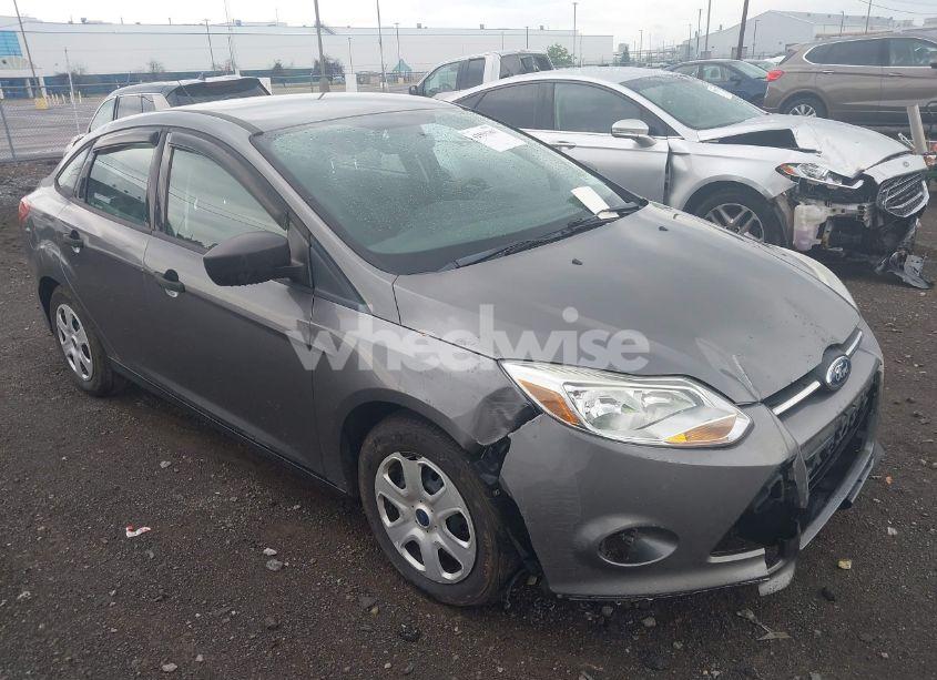 2013 Ford Focus S (VIN 1FADP3E25DL350534) main photo