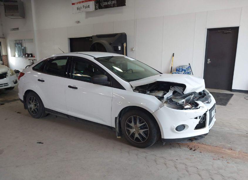 2013 Ford Focus S (VIN 1FADP3E25DL368564) main photo