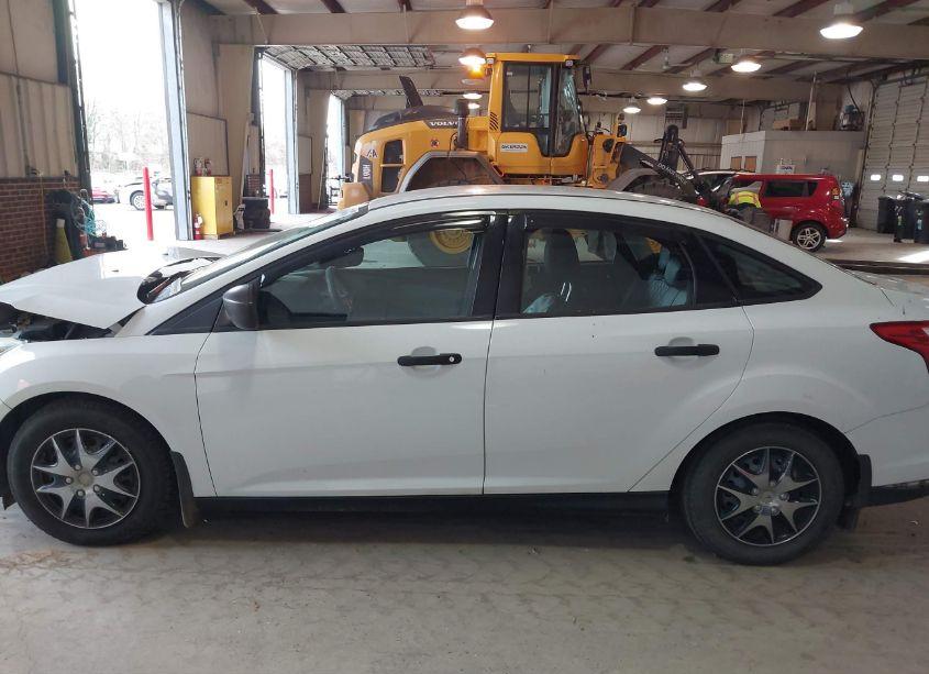 Photo 14 of 2013 Ford Focus S (VIN 1FADP3E25DL368564)