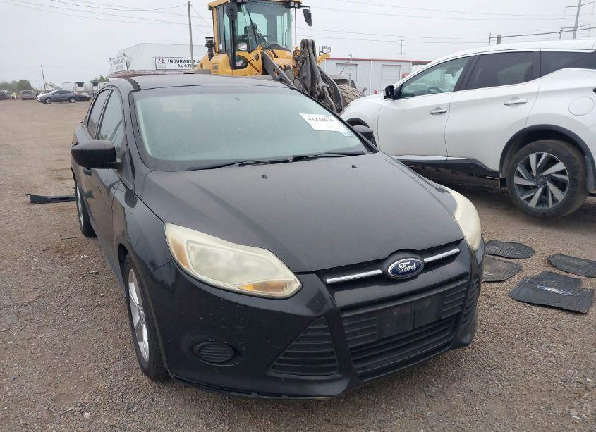 2014 Ford Focus S (VIN 1FADP3E25EL155759) main photo