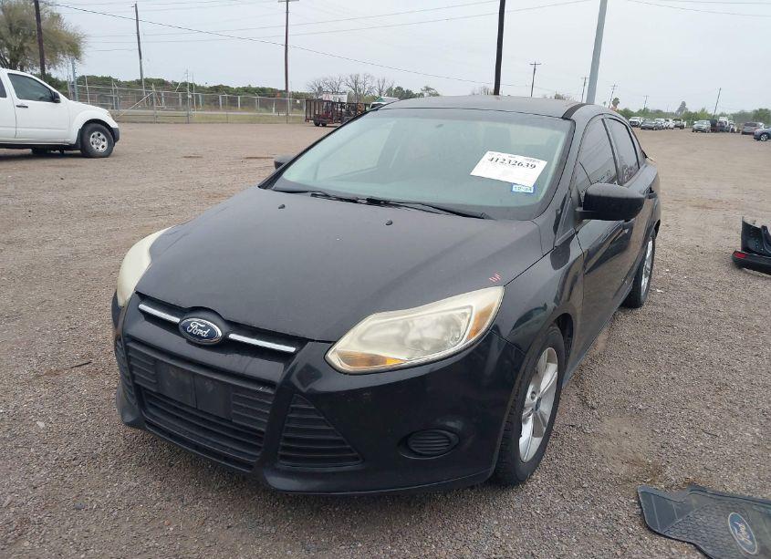 Photo 2 of 2014 Ford Focus S (VIN 1FADP3E25EL155759)