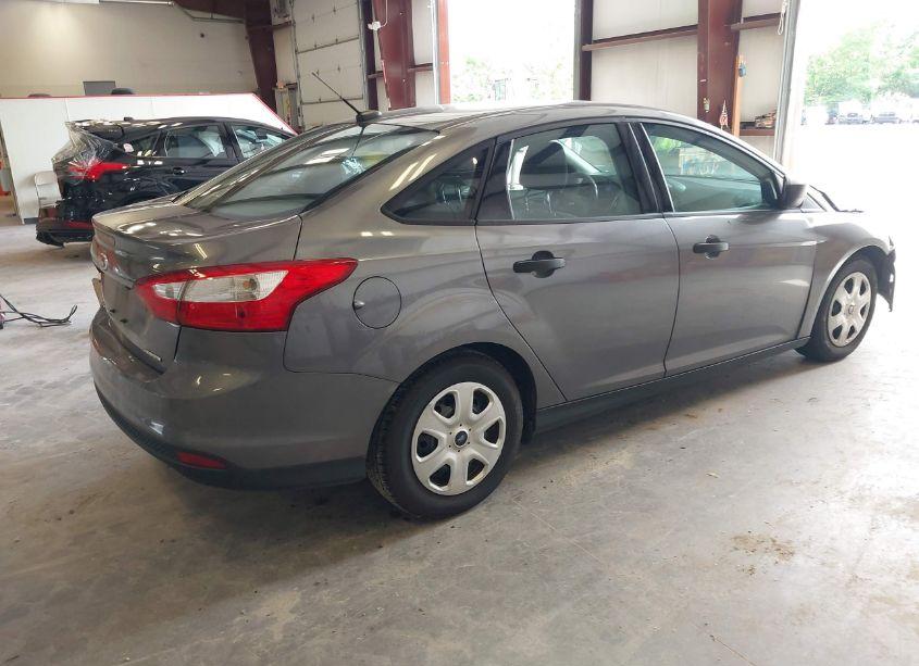 Photo 4 of 2014 Ford Focus S (VIN 1FADP3E25EL235210)