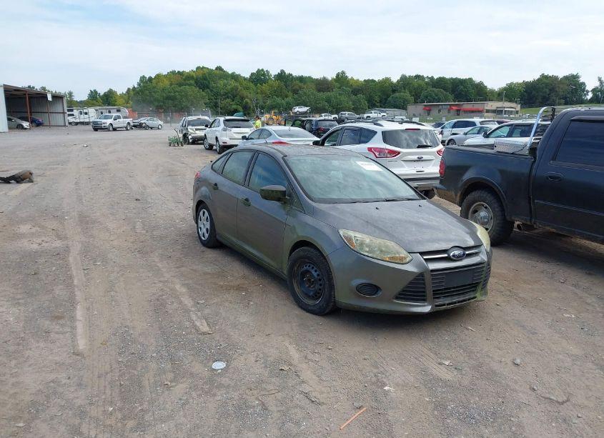 2014 Ford Focus S (VIN 1FADP3E25EL235465) main photo