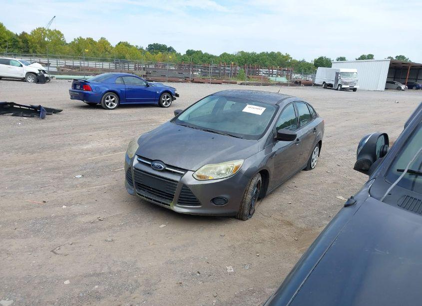 Photo 2 of 2014 Ford Focus S (VIN 1FADP3E25EL235465)