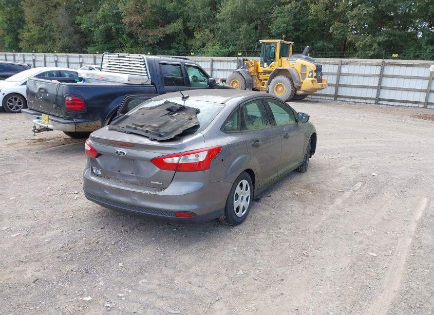 Photo 4 of 2014 Ford Focus S (VIN 1FADP3E25EL235465)