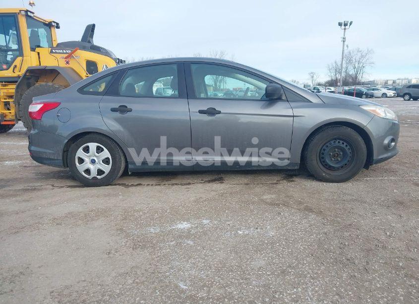 Photo 13 of 2014 Ford Focus S (VIN 1FADP3E25EL346436)